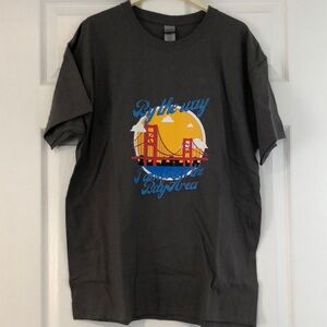 Gildan graphic tshirt size large